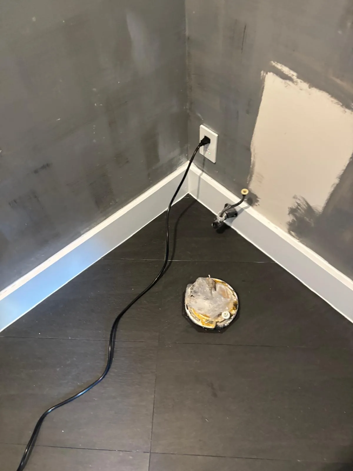 Drywall Repair Priming Interior Corner by JC General Painting in South Florida